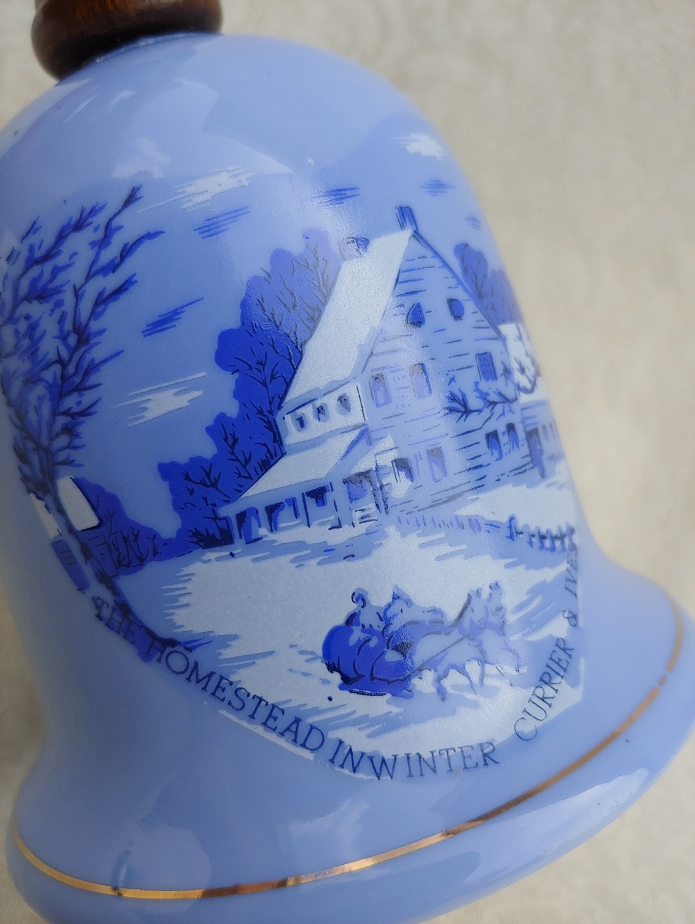Vintage 1979 Currier & Ives Blue Porcelain Bell Musical Box - Picture 10 of 14